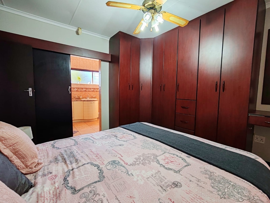 5 Bedroom Property for Sale in Grimbeeck Park North West